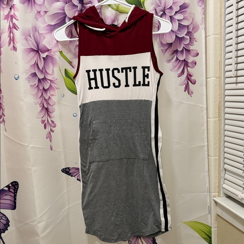 Hooded Sleeveless Dress with 'Hustle' Print